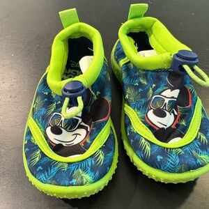 Disney Kids' Tropical Blue and Neon Green Water Shoes Size 5/6
